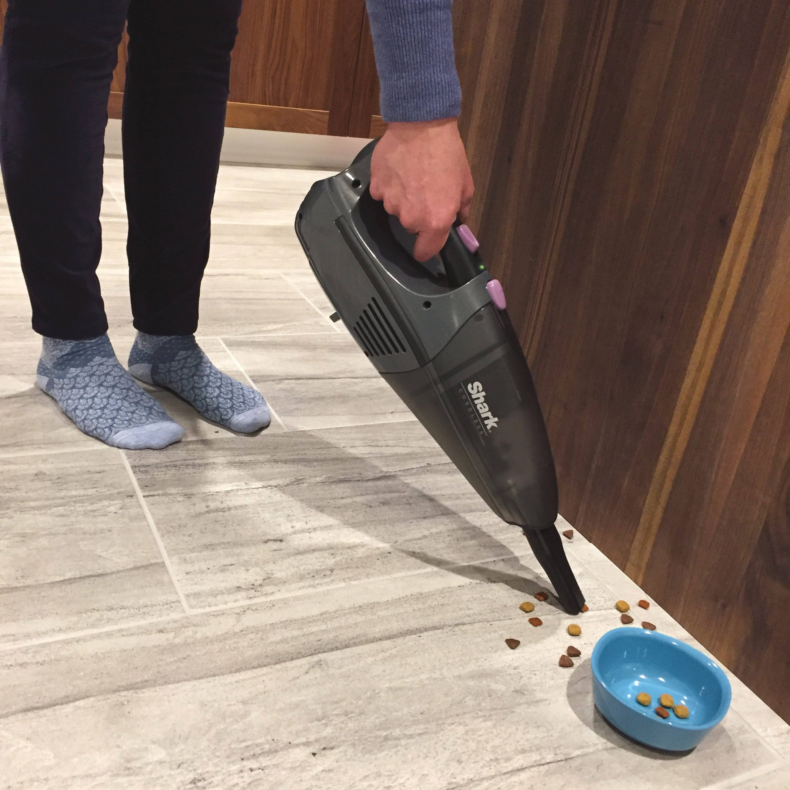 Shark Cordless Pet Perfect Lithium Hand VAC LV800 - Image 4