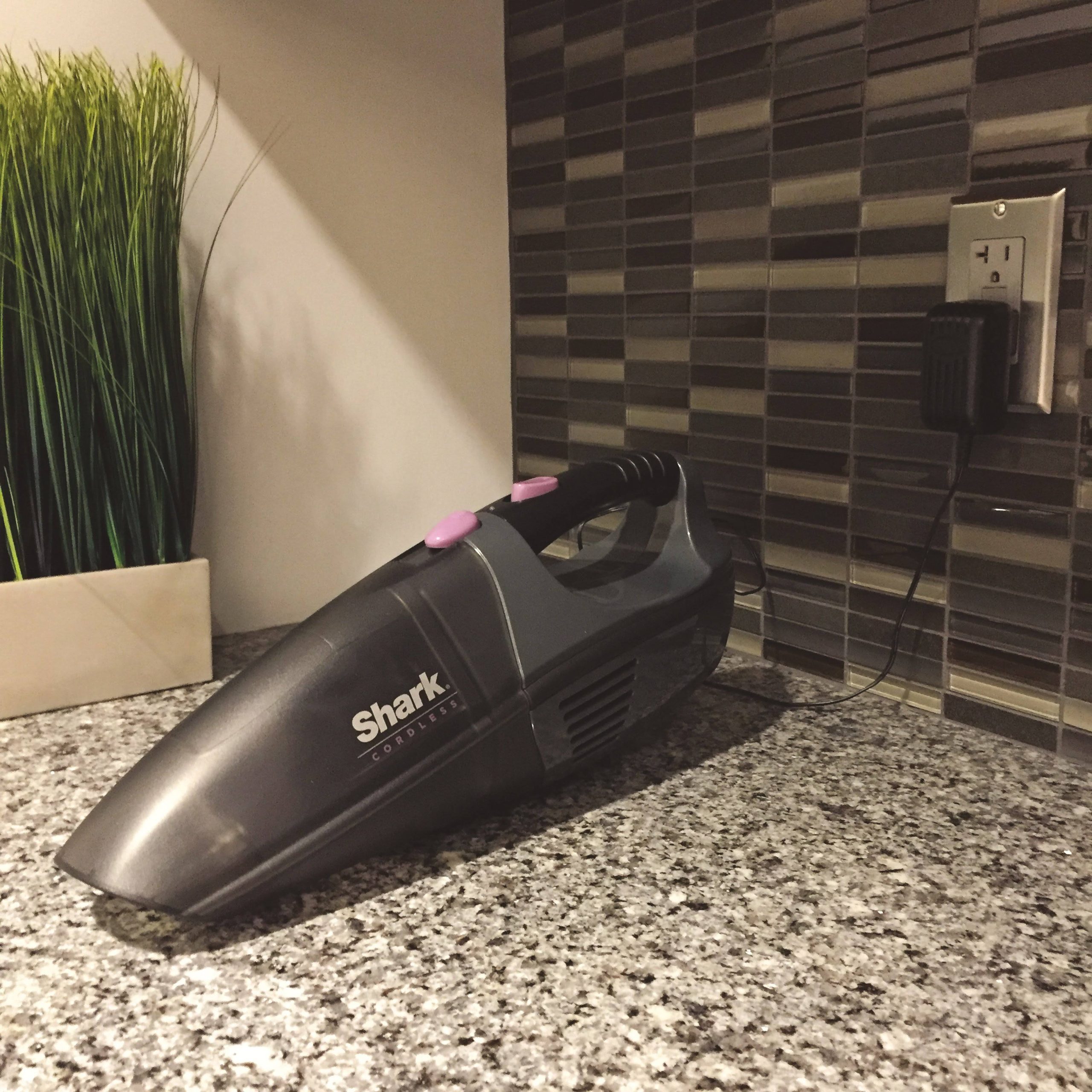Shark Cordless Pet Perfect Lithium Hand VAC LV800 - Image 5
