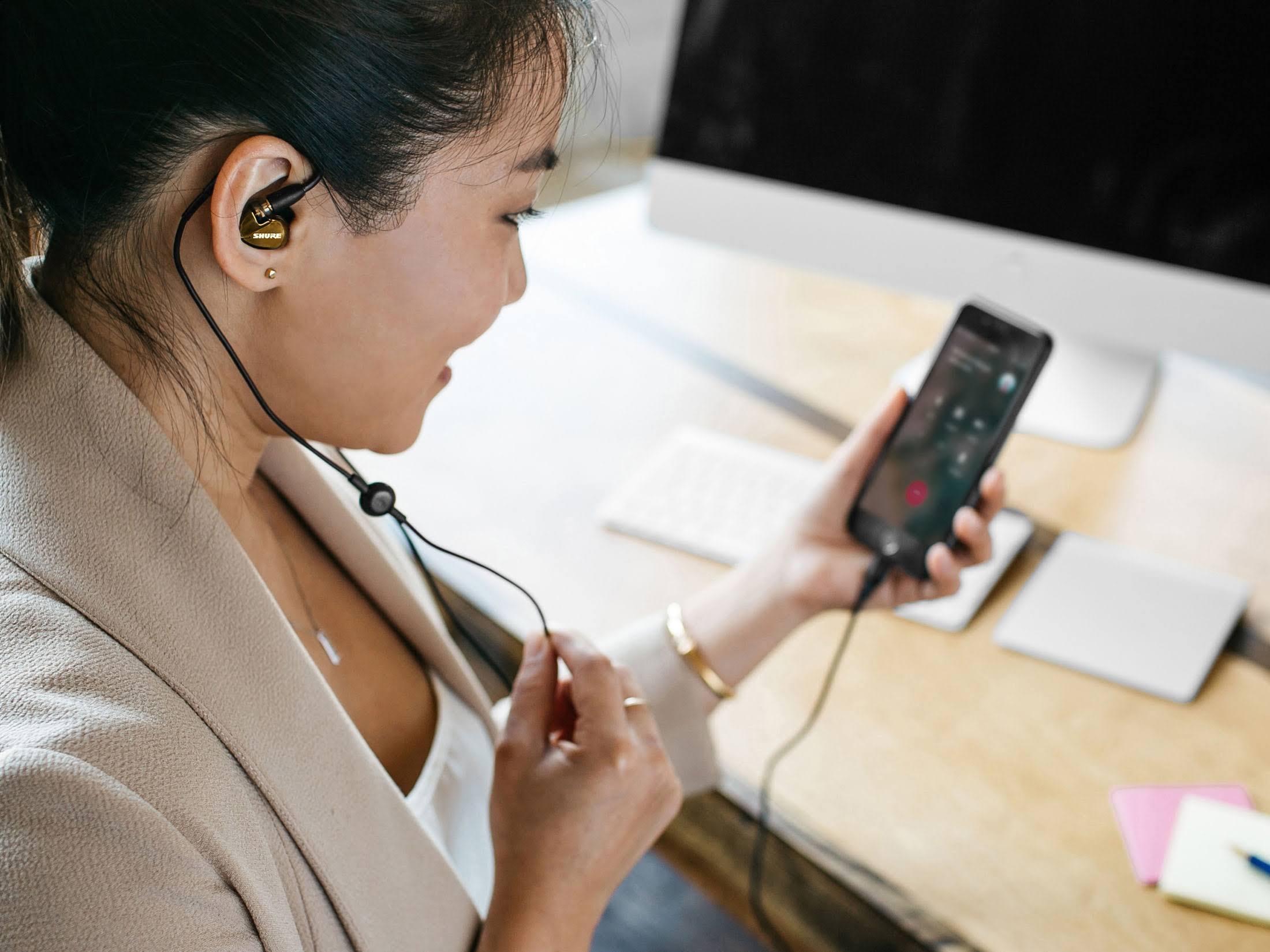 Shure RMCE LTG Remote + Mic Lightning Accessory Cable - Image 3