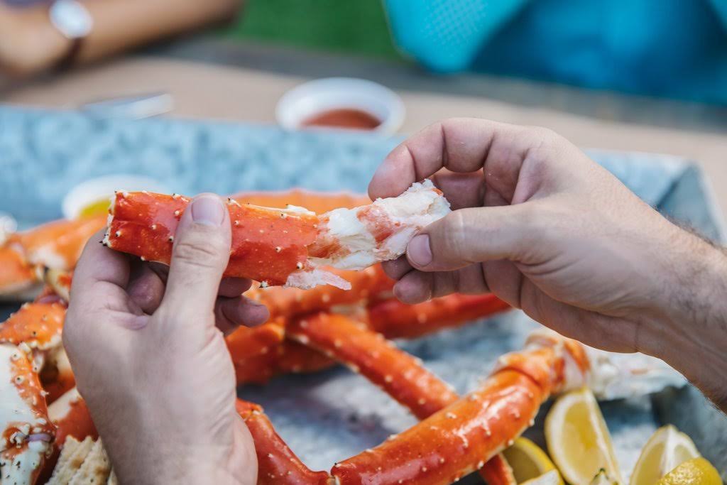Alaskan King Crab: Giant Red King Crab Legs (3 lbs) – Overnight Shipping Monday-Thursday