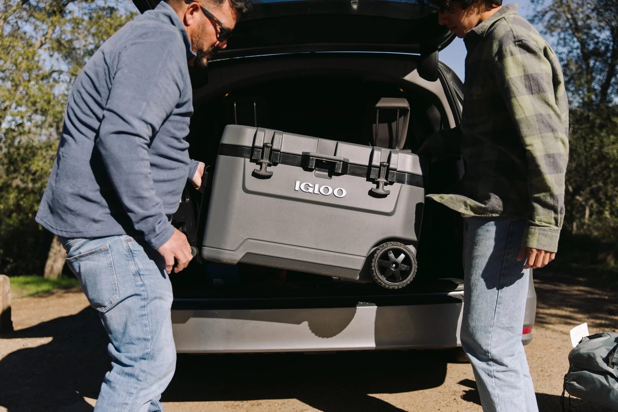 Igloo Overland 72 Quart Ice Chest Cooler with Wheels, Gray (31 x 18 x18) - Image 3