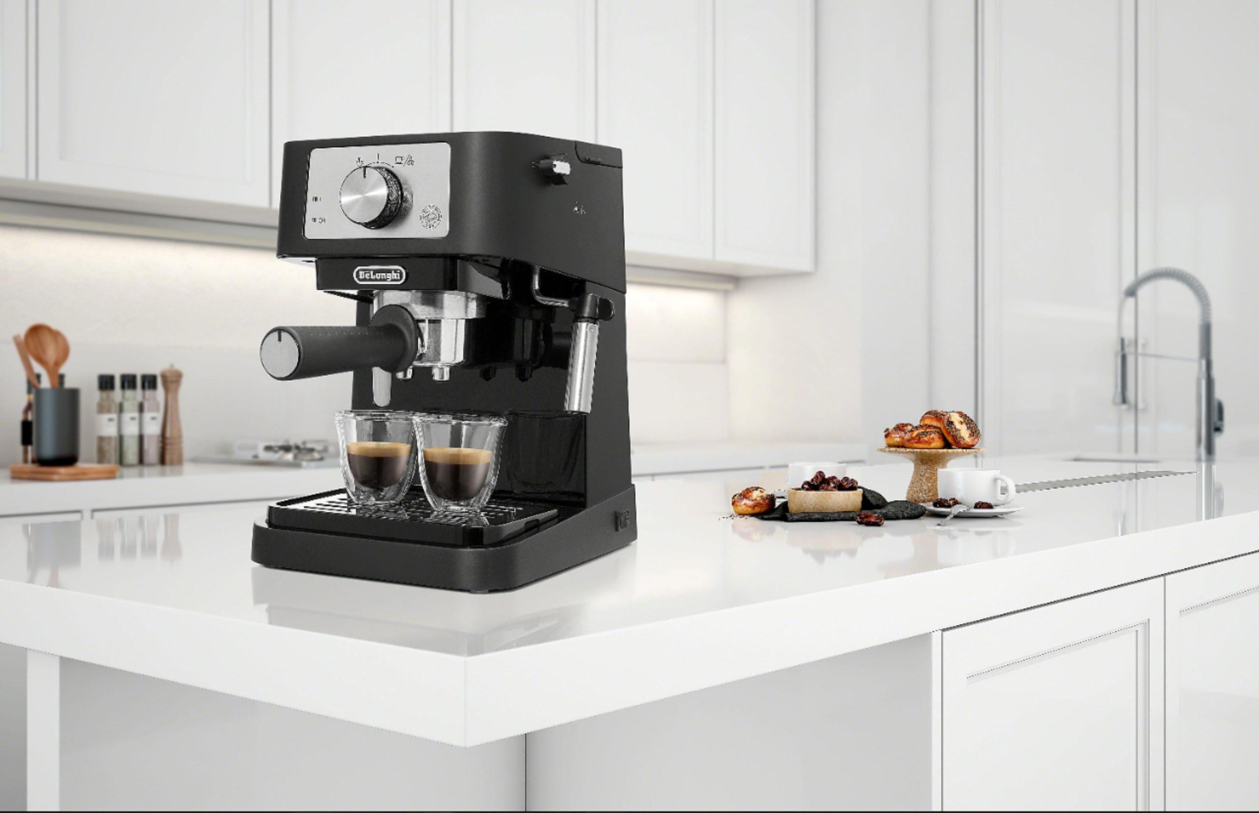 De’Longhi – Stilosa 15 Bar Pump Espresso Machine EC260BK – Black and Stainless