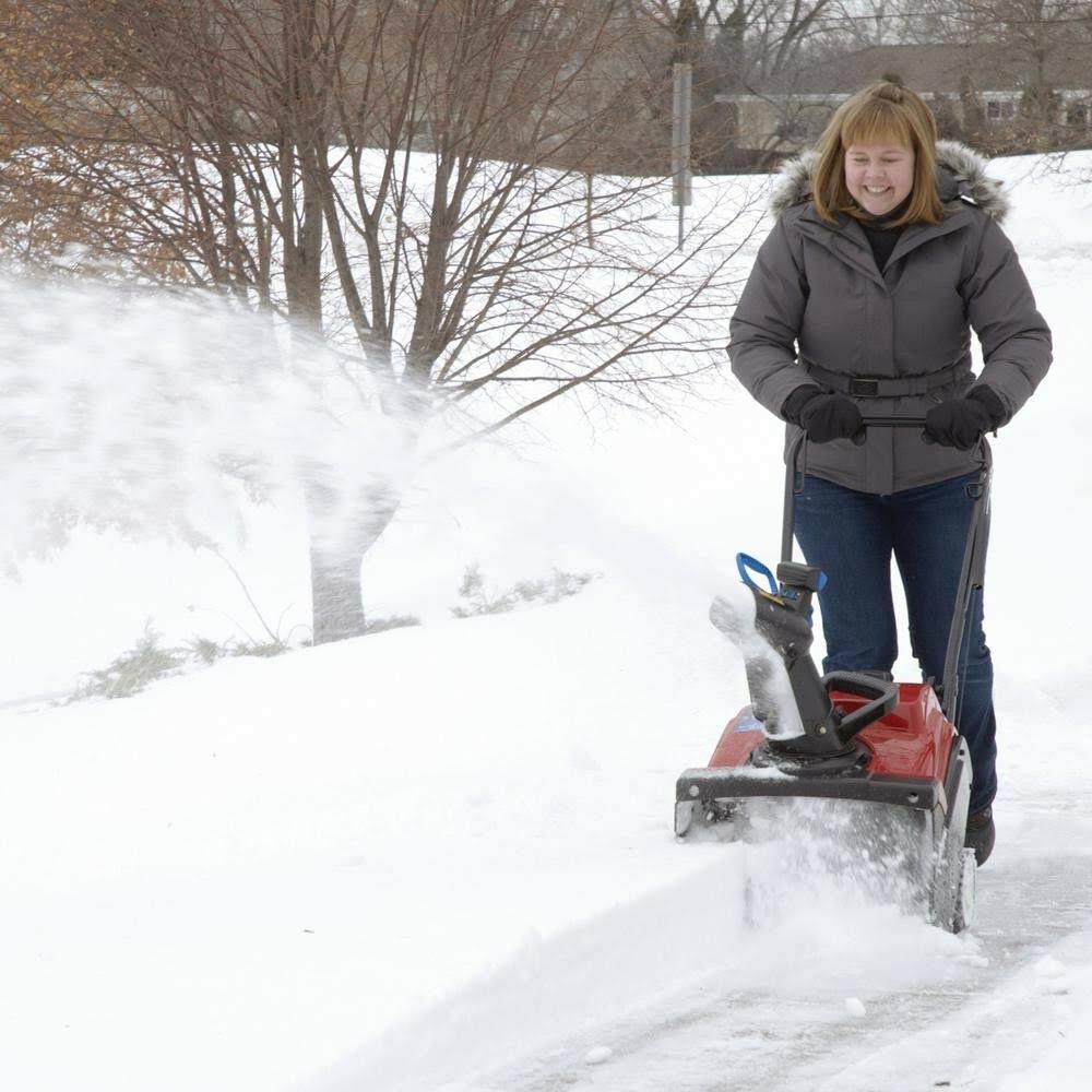 Toro Power Clear 518 ZE Snow Blower, 99cc, 4-Cycle, 18×22 - Image 6