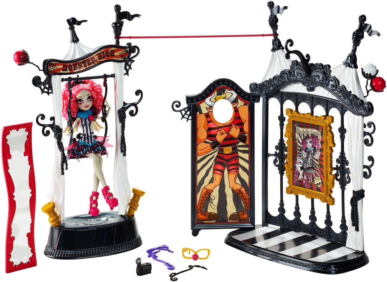Monster High Freak du Chic Funhouse and Rochelle Goyle Doll Playset - Image 2