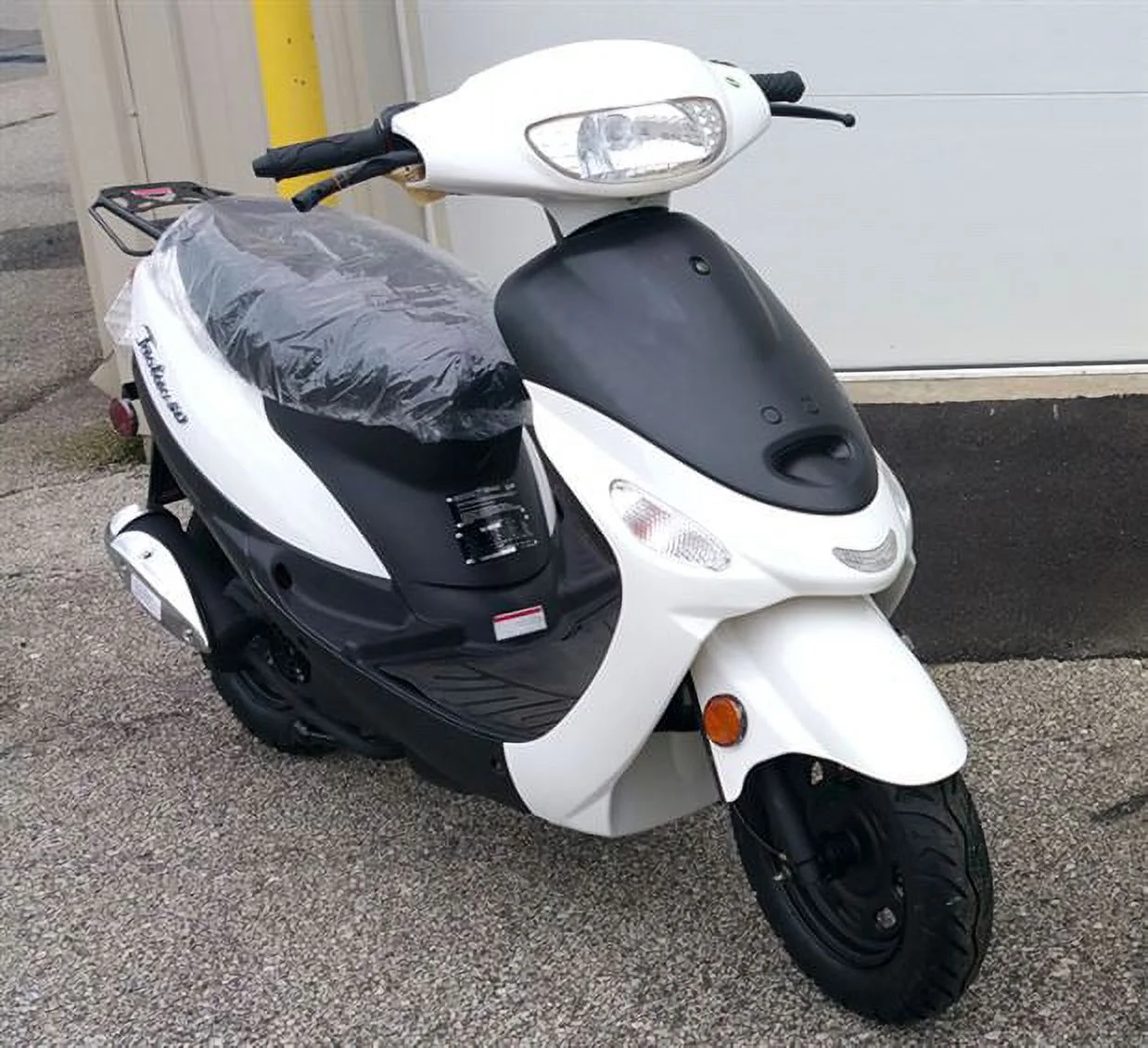 White TAOTAO ATM50-A1 50cc Moped Scooter with 10 Wheels, Key and Kick Start! Rear Trunk